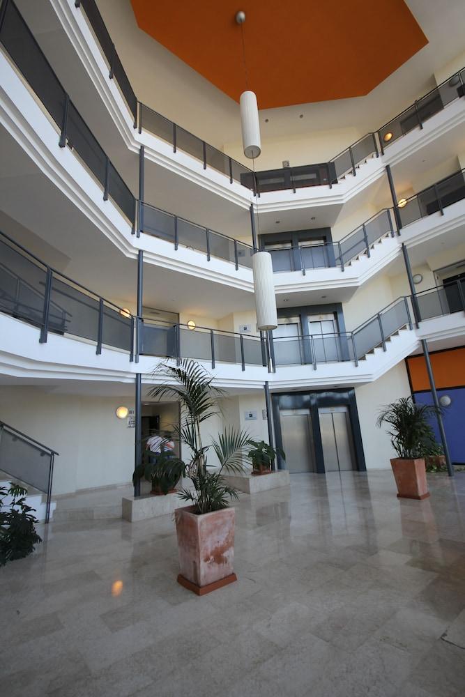 Apartamentos Vertice Sevilla Aljarafe Бормухос Экстерьер фото