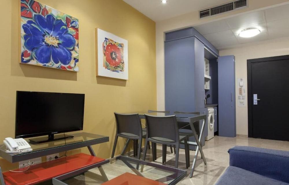 Apartamentos Vertice Sevilla Aljarafe Бормухос Экстерьер фото